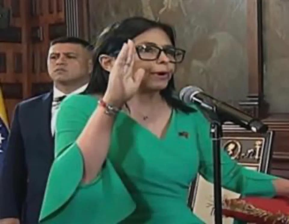 Delcy Rodríguez jura como presidenta interina de Venezuela en el Parlamento