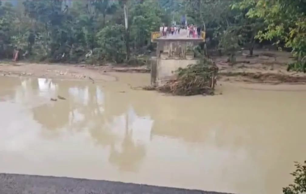 Más de 30,000 desplazados y 6,100 viviendas afectadas por lluvias; COE resalta más daños al norte del país